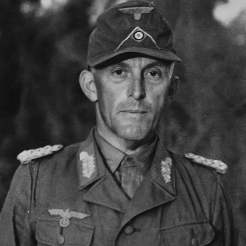 O general Wilhelm Ritter von Thoma foi gravado conversando com outro prisioneiro, o general Ludwig Crüwell, sobre o programa secreto nazista de 'armas de retaliação'. Entre elas estavam as bombas voadoras V1, movidas por motores a jato pulsante, e os foguetes V2, que usavam oxigênio líquido como combustível — Foto: Getty Images