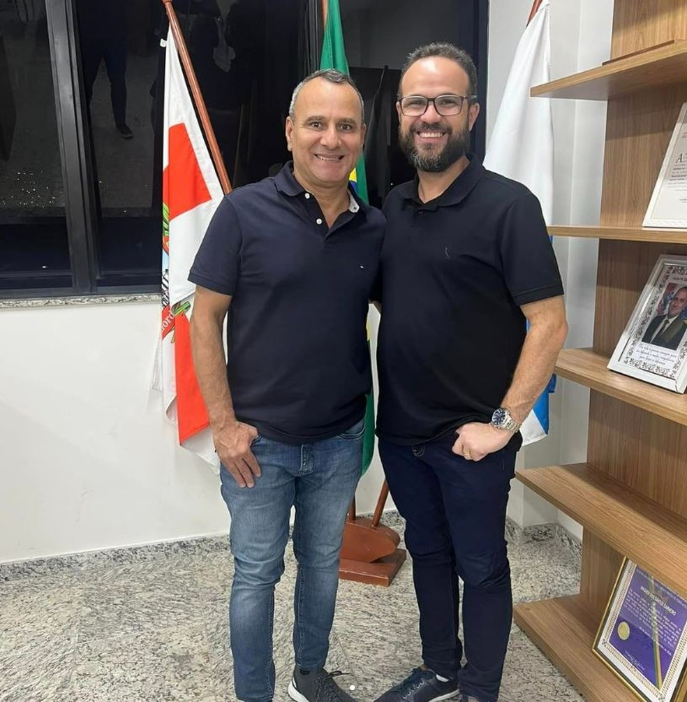 Waguinho e Denis Macedo, secretário de Educação de Belford Roxo — Foto: Reprodução