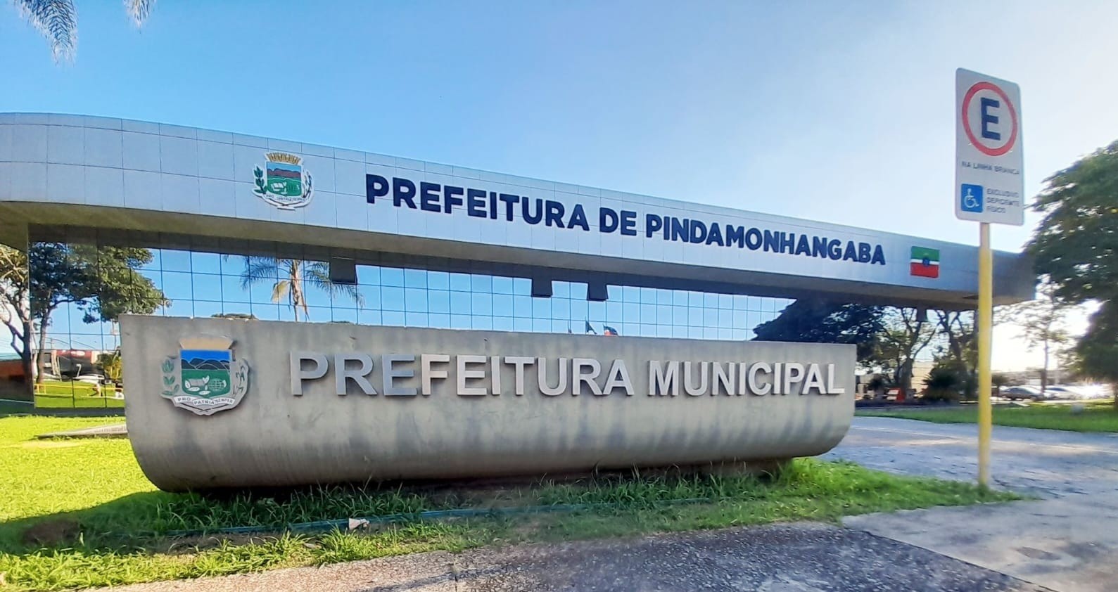 Justiça suspende lei que aumentava salários de prefeito, vice e secretários em Pindamonhangaba