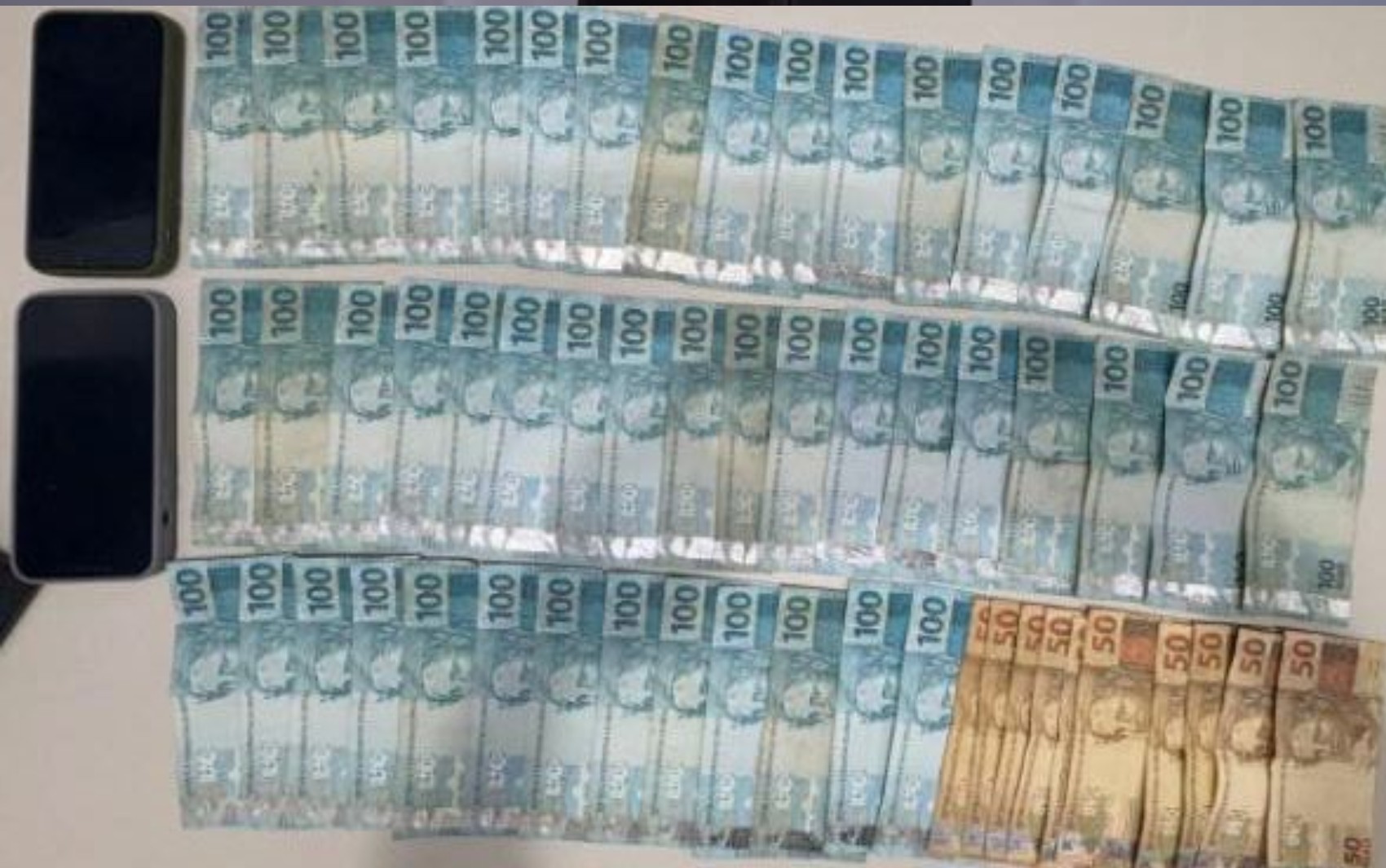 Dois homens são presos suspeitos de vender moto furtada no interior da Bahia; dupla exigiu R$ 5,3 mil de vítima