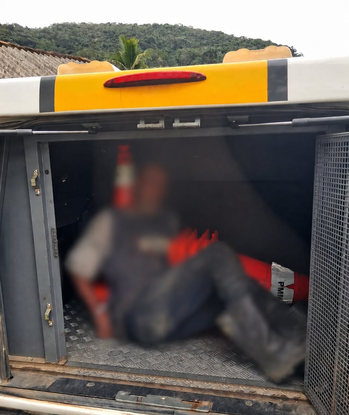 Foragido condenado por estupro de menor no RJ é preso às margens da MG-353, em Juiz de Fora