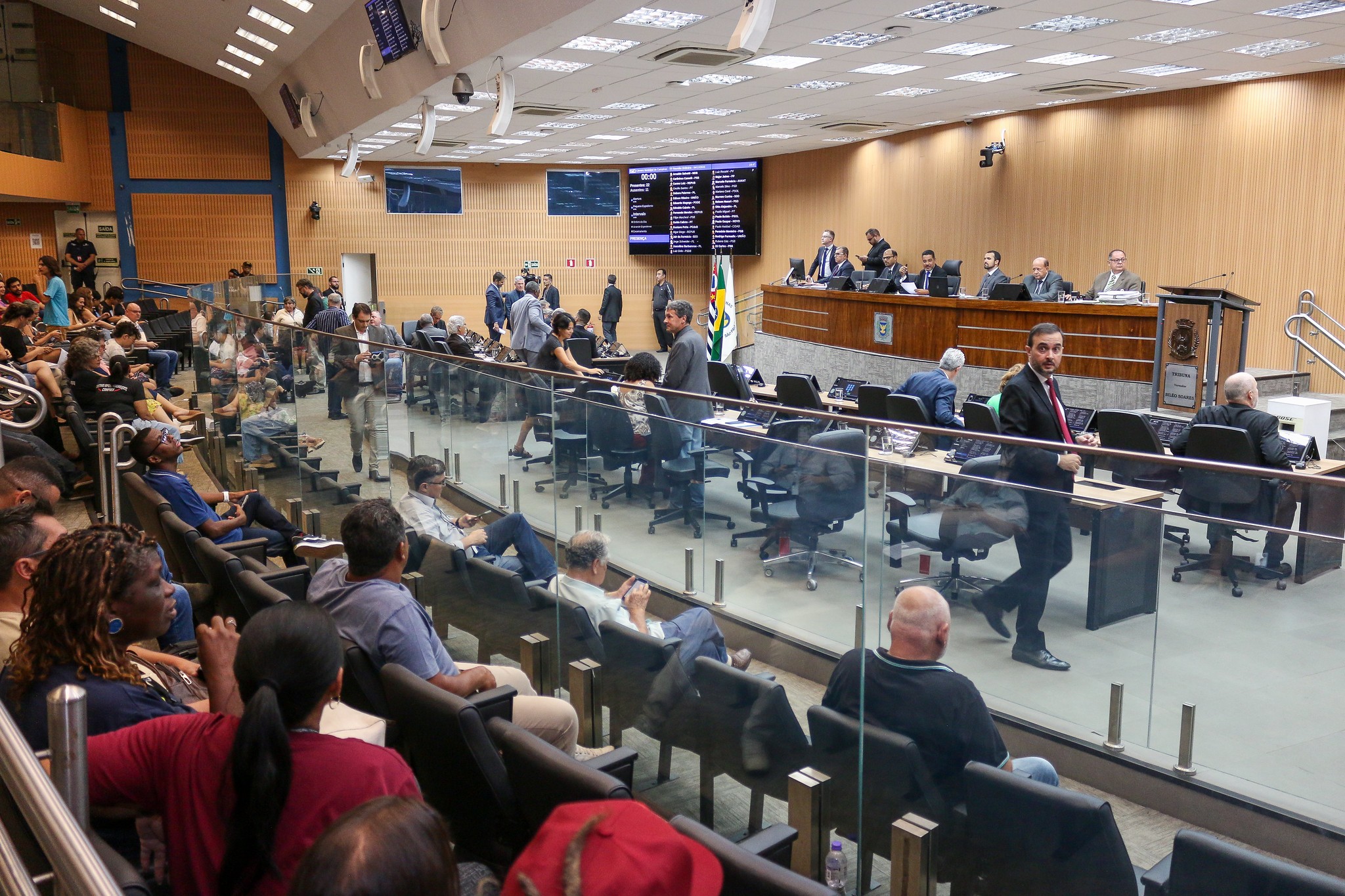 Justiça suspende aumento de cargos comissionados na Câmara de Campinas