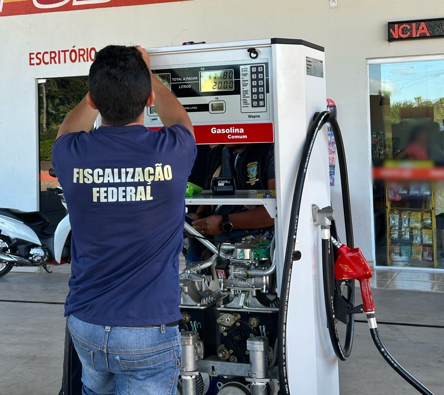 Cabos falsificados, bombas baixas e balanças piratas: operação do Imepi fiscaliza mais de 600 empresas no Piauí