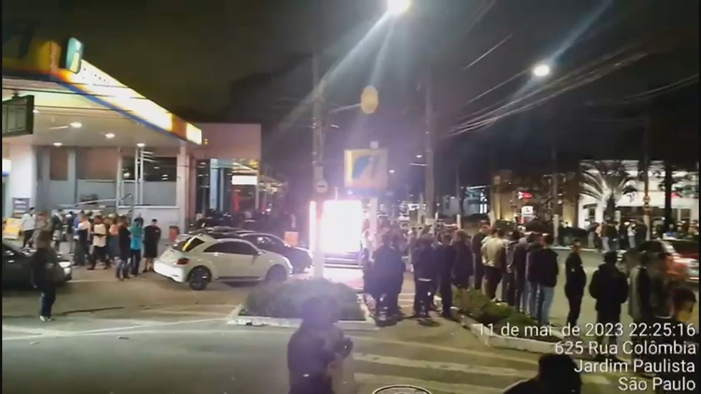 Pol&iacute;cia militar apreende mais de 100 carros envolvidos em rachas na Zona Sul de SP &mdash; Foto: Reprodu&ccedil;&atilde;o/TV Globo