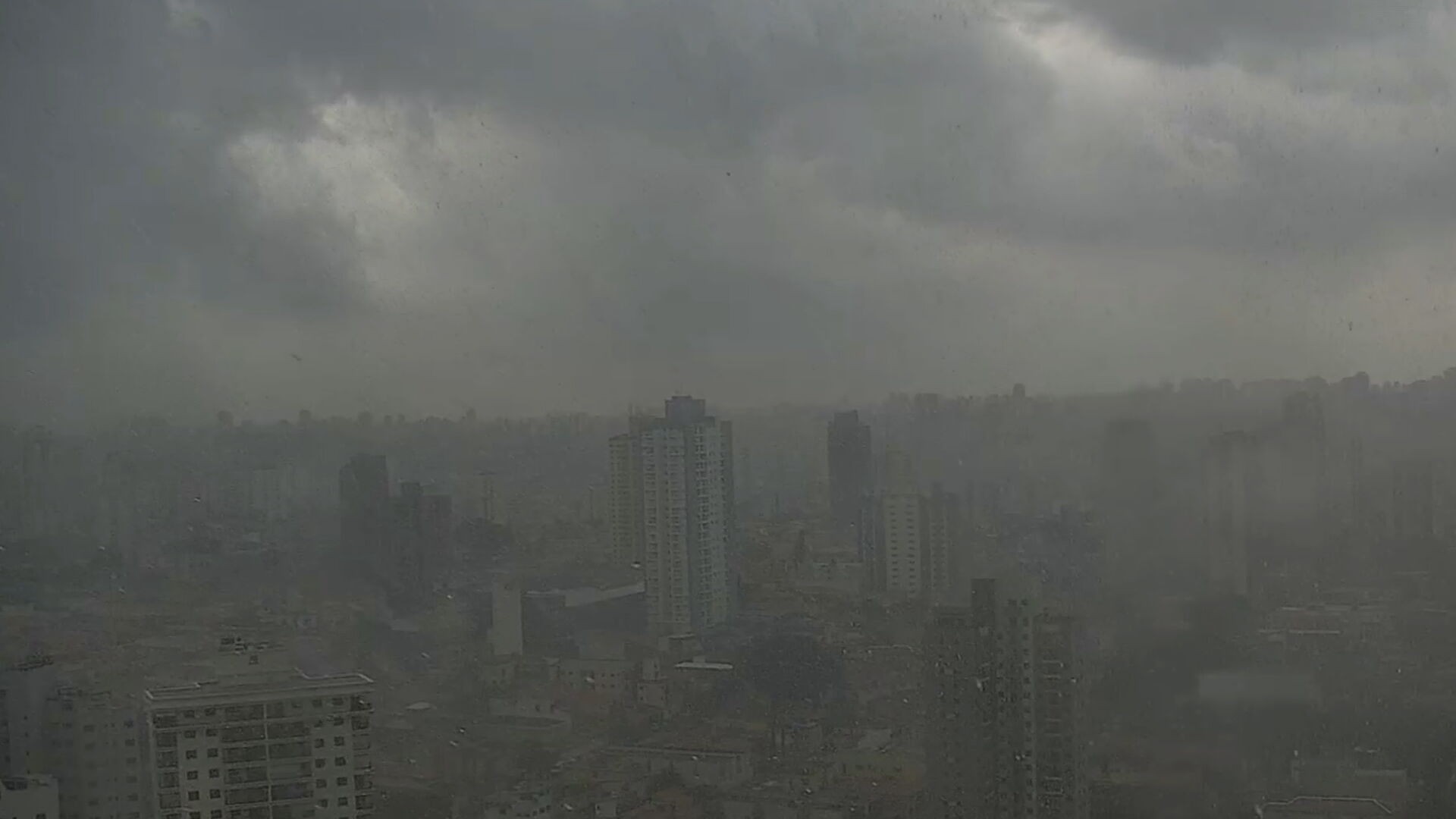 Zonas Sul e Leste da cidade de SP entram em estado de atenção para alagamentos