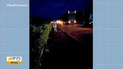 Mulher morre após bater de frente com caminhonete na BR-153