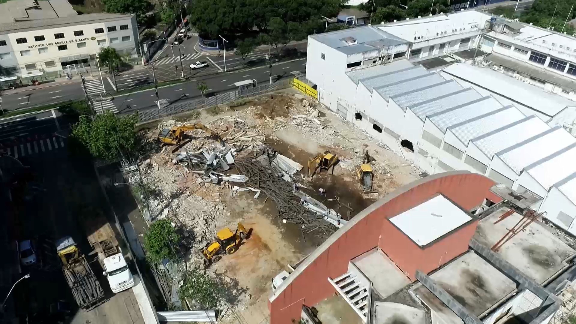 Crea interdita antiga sede do Diário Oficial do ES após desabamento de ginásio em Vitória