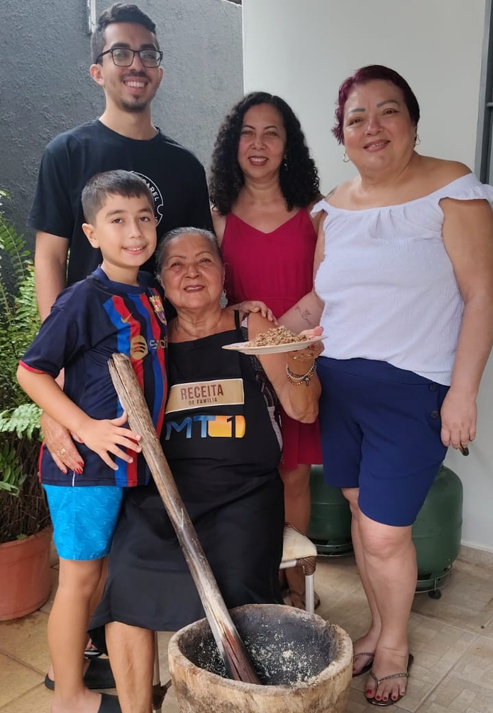 Matildes Miranda reúne a família para comer paçoca de pilão com carne seca — Foto: Marcelo Souza/TVCA