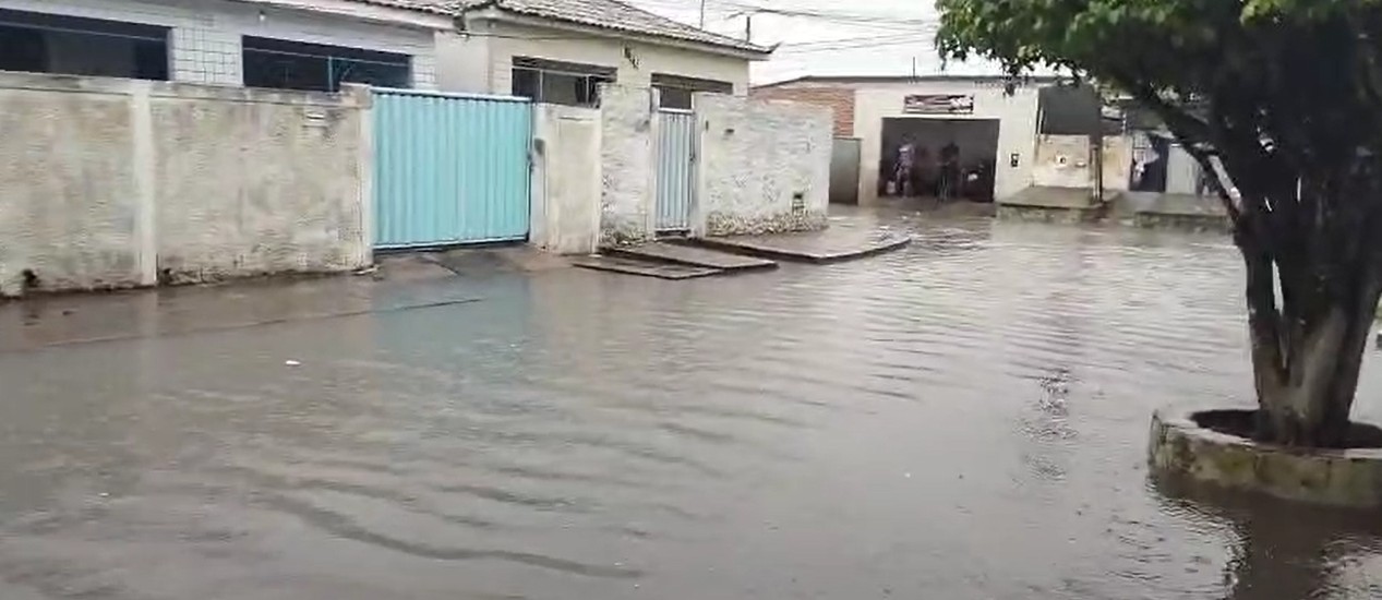 Transtornos são registrados com fortes chuvas na Região Metropolitana de João Pessoa; VÍDEO