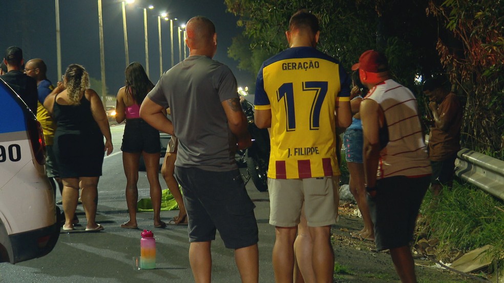 Amigos e parentes voltavam de campeonato de futsal e festejavam o título — Foto: Maiane Brito/TV Globo