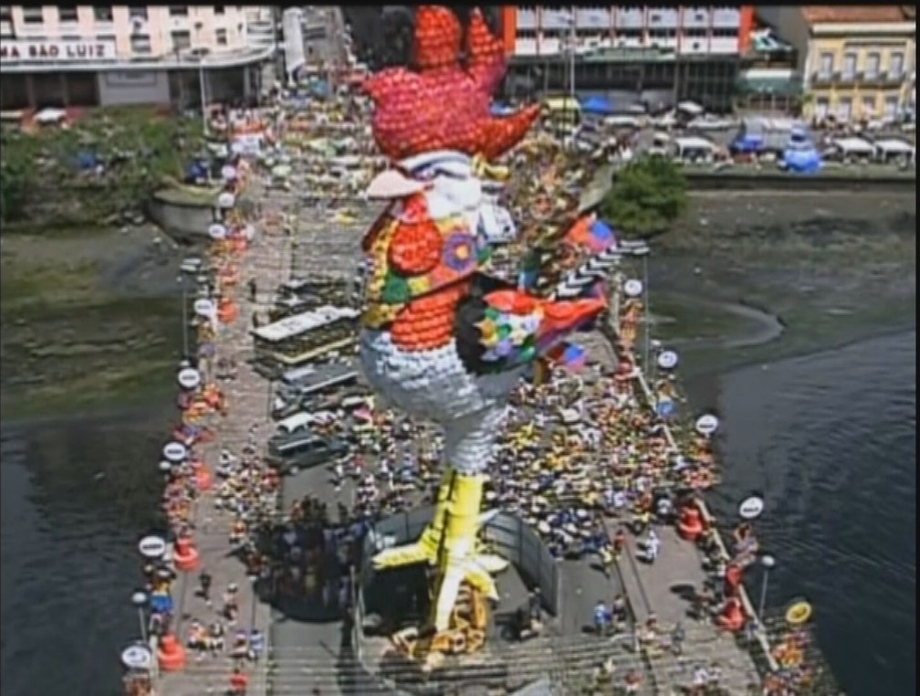 Galo Gigante no carnaval do Recife de 2011 — Foto: Acervo/TV Globo