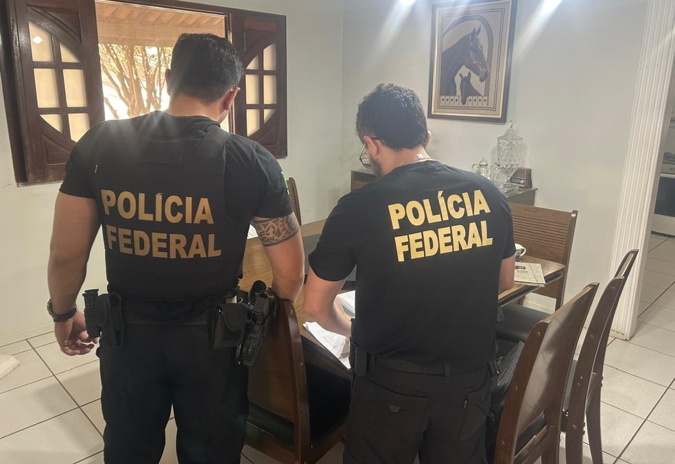 Mandados foram cumpridos na residência e em endereços ligados ao candidato a vereador, que é advogado. — Foto: Polícia Federal/ Divulgação
