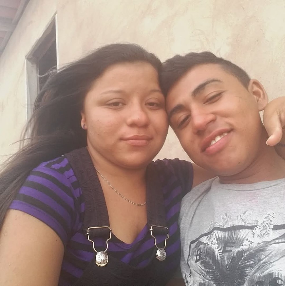 Casal morre e sargento da PM fica ferido após colisão entre moto e caminhonete — Foto: Reprodução