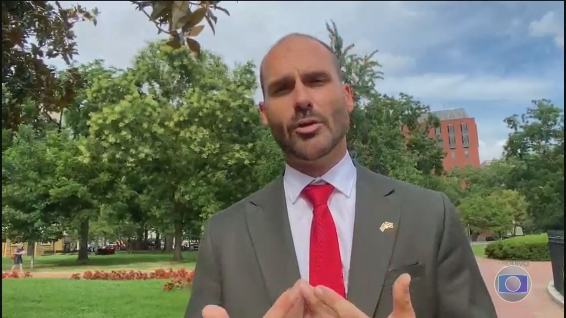 PGR denuncia ao STF Eduardo Bolsonaro por coação em processo judicial