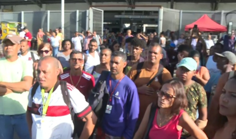 Manifestação na Estação Mussurunga nesta sexta-feira — Foto: Reprodução/TV Bahia