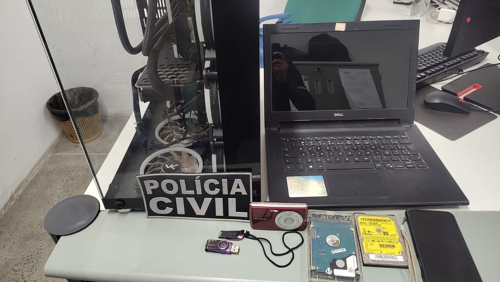 Suspeito armazenava mais de 40 mil imagens íntimas de vítimas. — Foto: Polícia Civil/ Divulgação