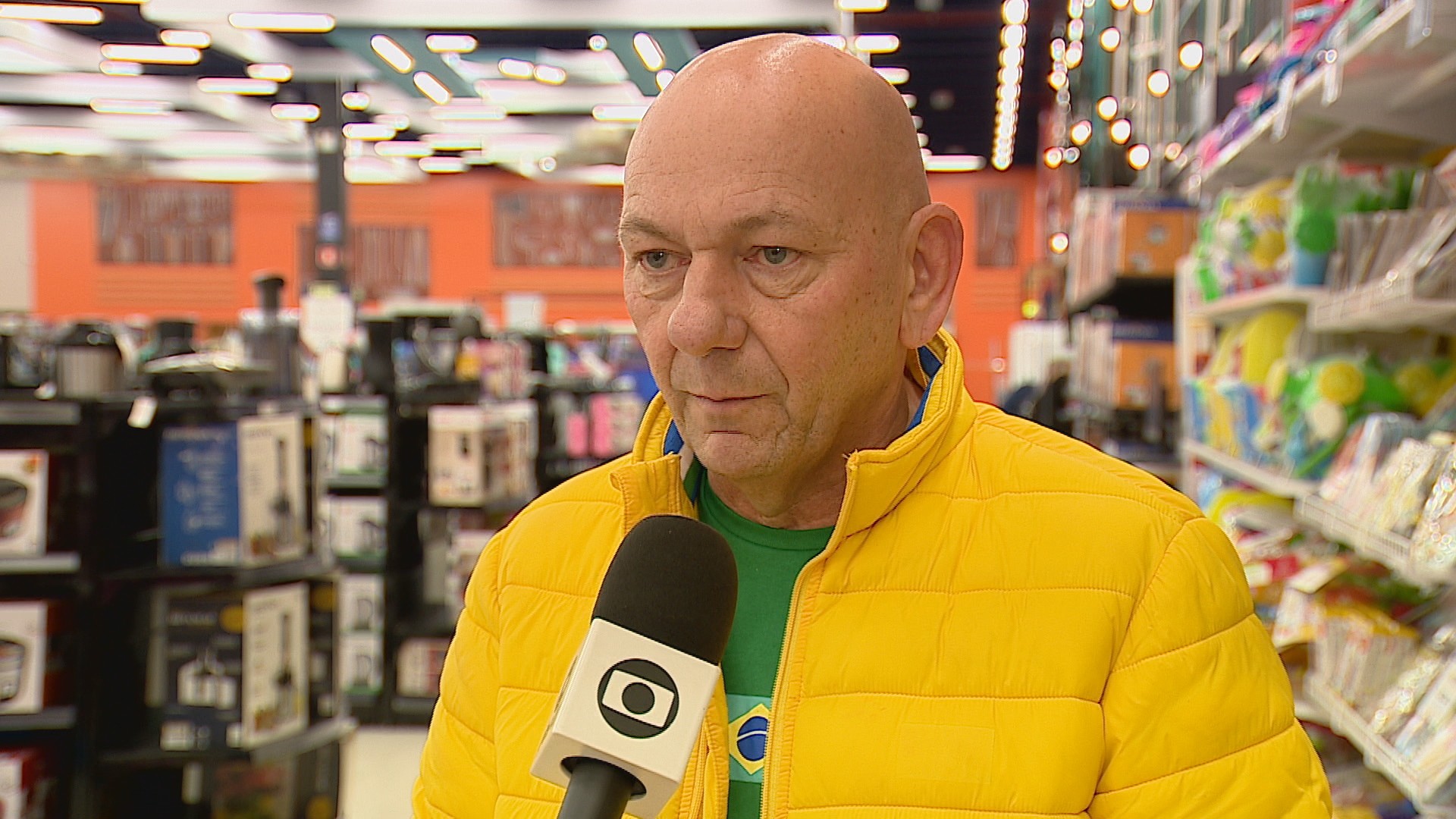 É #FAKE que vídeo mostre reação emocionada de Luciano Hang a pré-candidatura de Flávio Bolsonaro; cena ocorreu em 2018