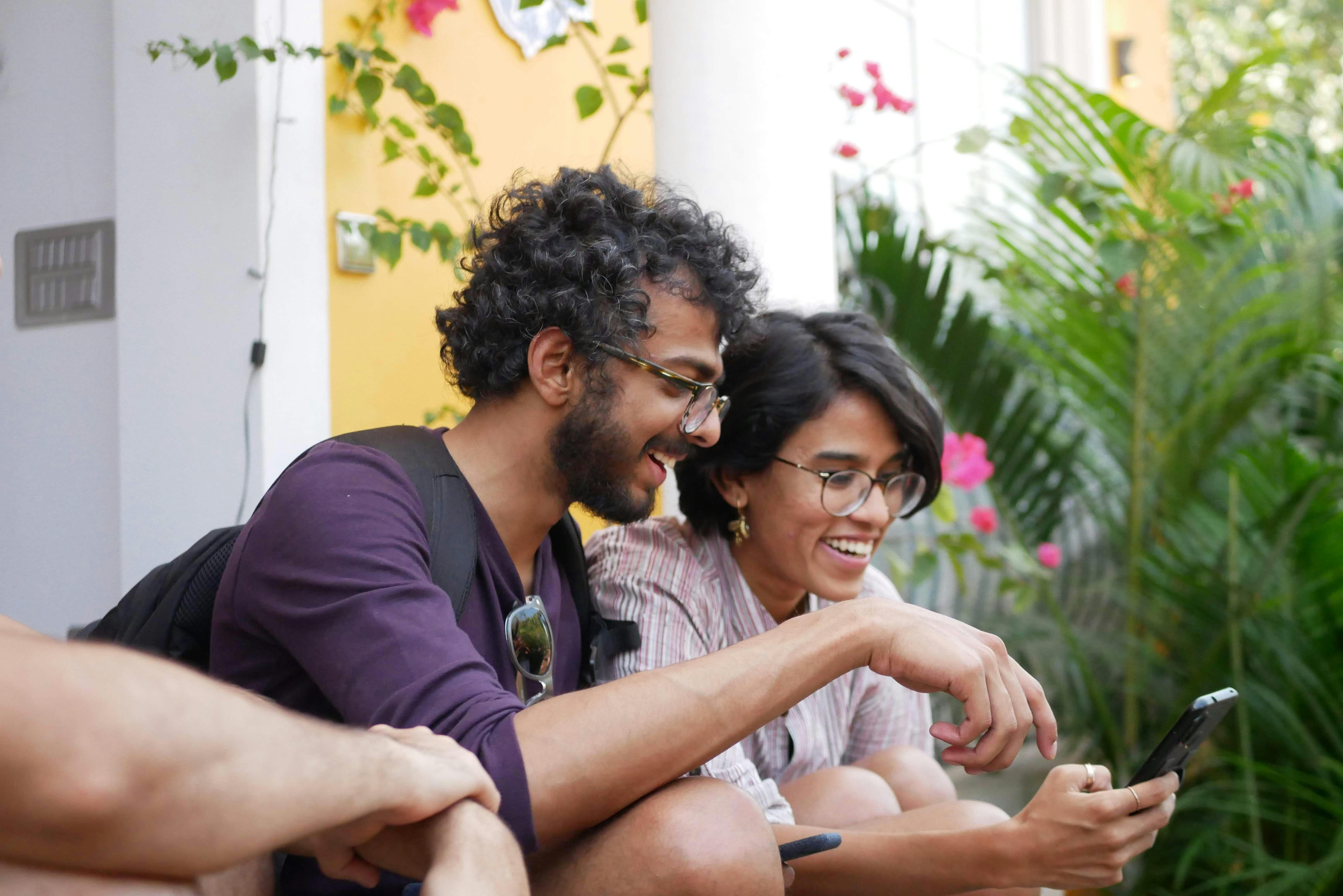 O celular virou um anticoncepcional? Estudos ligam