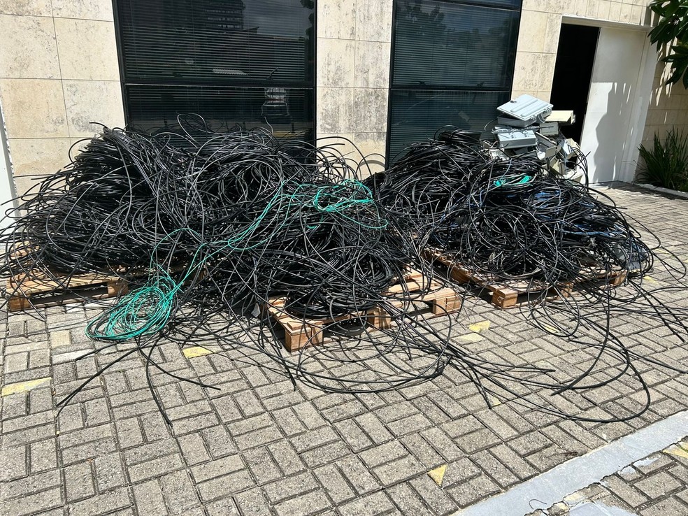 Polícia apreende mais de meia tonelada de cabos furtados em Fortaleza — Foto: Enel/Divulgação