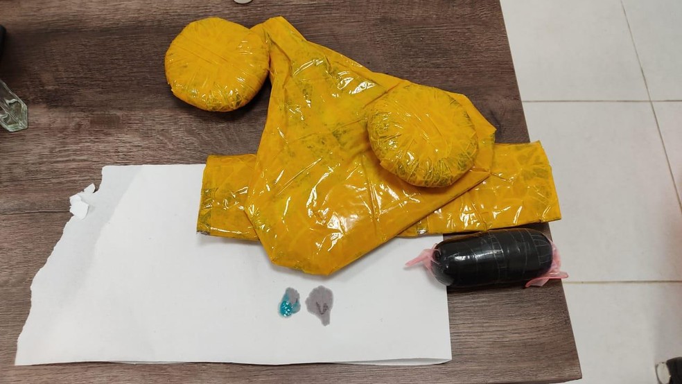 PF e RF apreendem 1,8kg de cocaína em corpo de passageira no Aeroporto Internacional de Viracopos, em Campinas — Foto: Polícia Federal/Divulgação