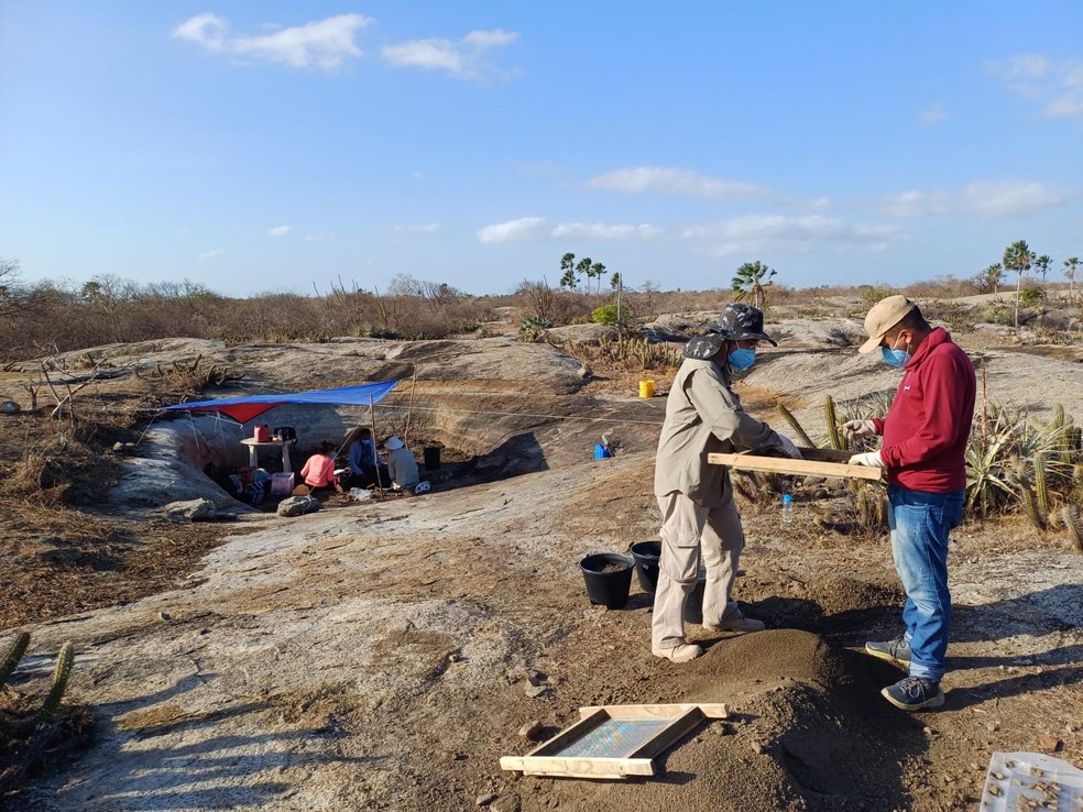 Escavação no sítio paleontológico de Lajinhas, em Itapipoca — Foto: Agnelo Queirós