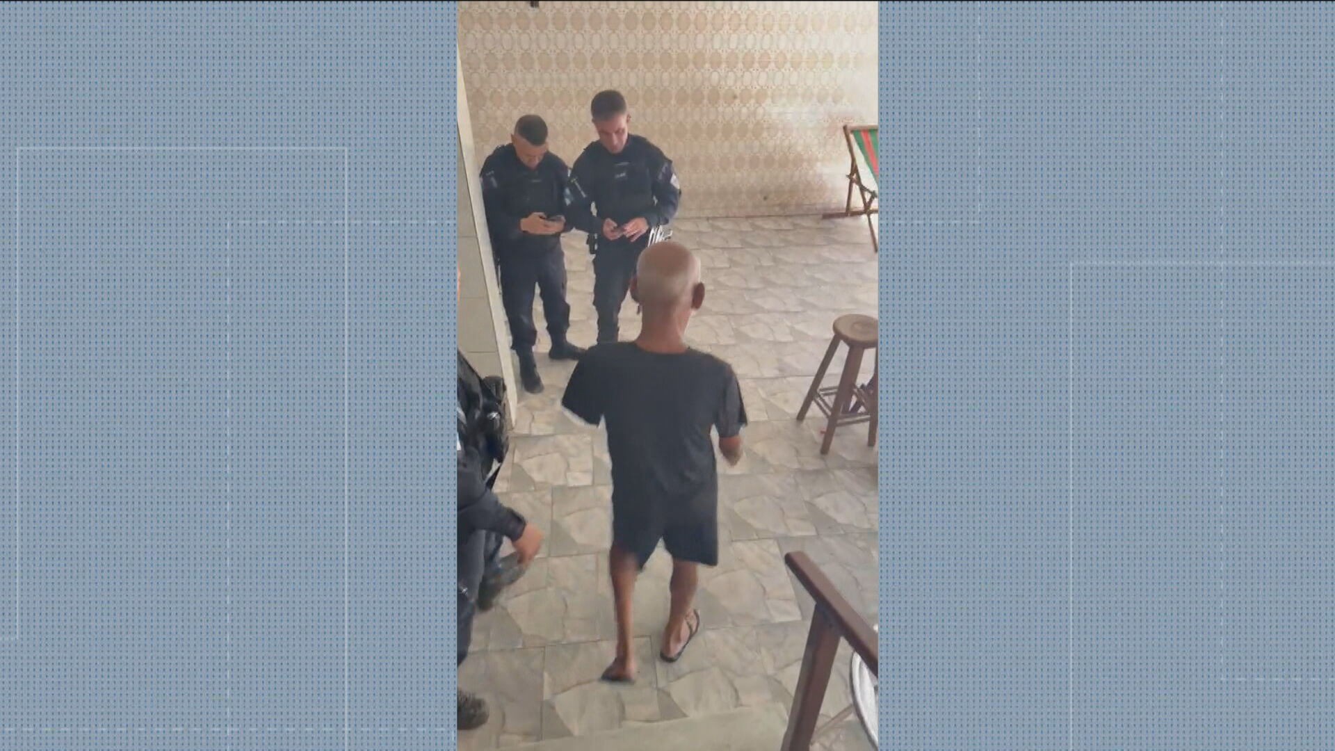 PM prende 2 homens e apreende fuzil em operação na Cidade de Deus e na Gardênia Azul; chefe do tráfico sem braço é capturado