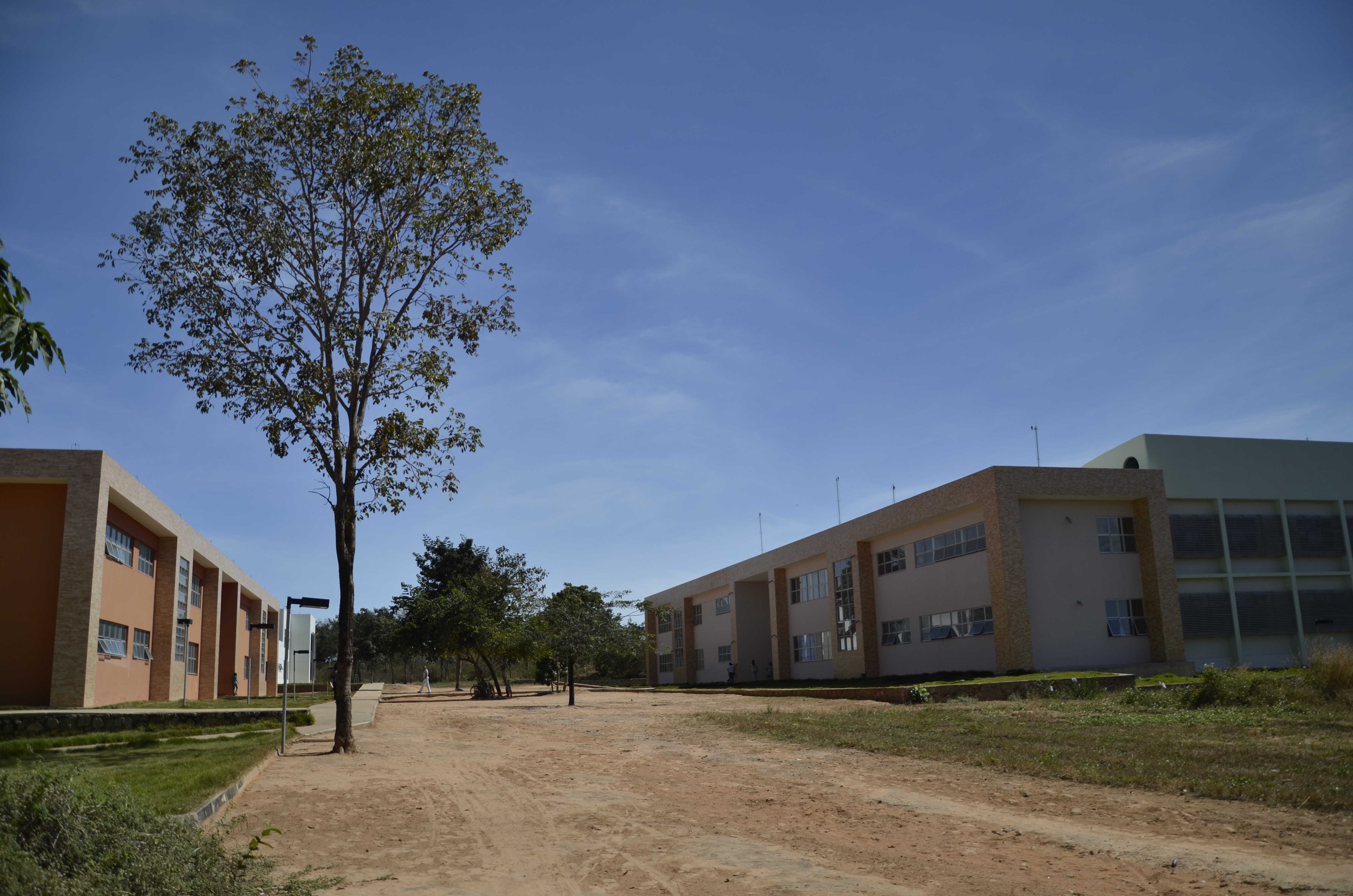 Universidade Federal do Oeste da Bahia está com inscrições abertas para concurso com 31 vagas; salários podem chegar a R$ 5,9 mil