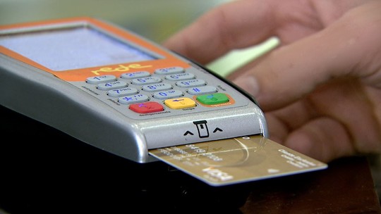 Veja como os juros do cartão de crédito afetam o seu bolso - Foto: (Reprodução/EPTV)