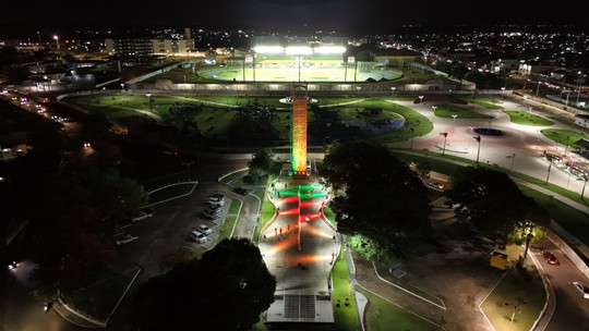 Em Macapá, Monumento Marco Zero do Equador é iluminado com as cores da bandeira do RS