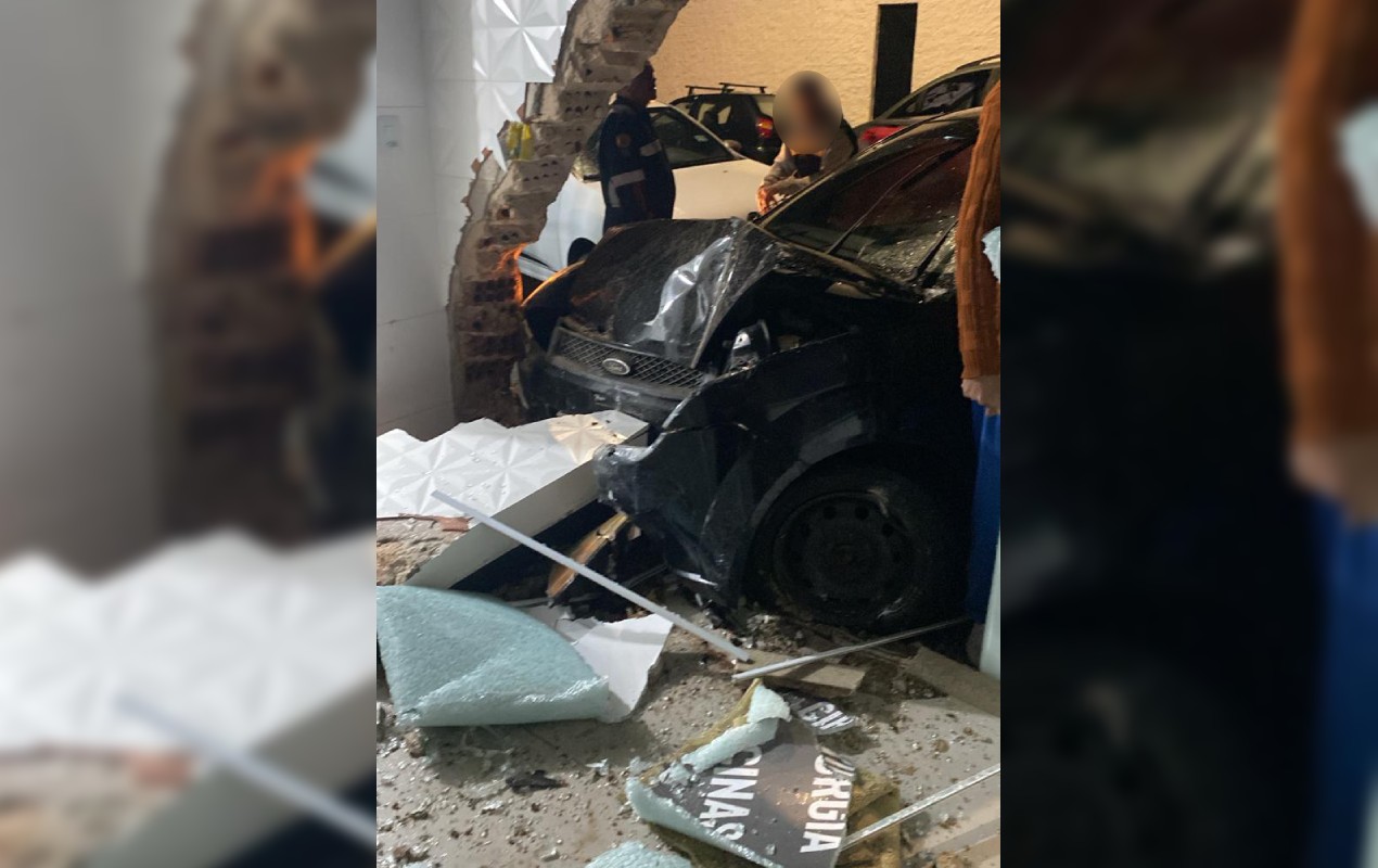 Homem é preso por dirigir embriagado após invadir loja com carro no interior de SP 