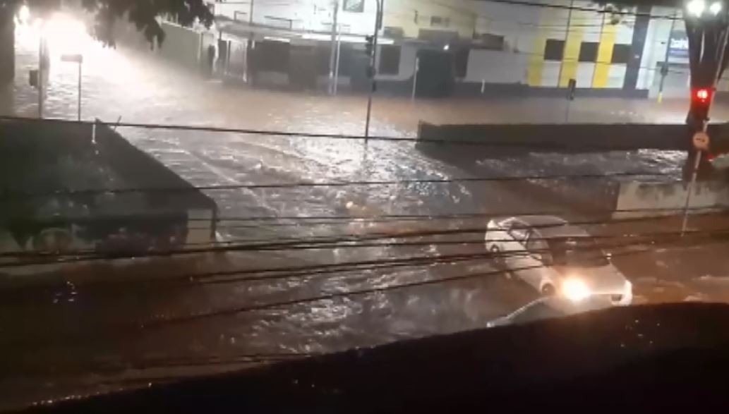 Chuva em Ribeirão Preto: em 1 dia, volume supera em 40% o previsto para o mês e deixa estragos; veja locais afetados