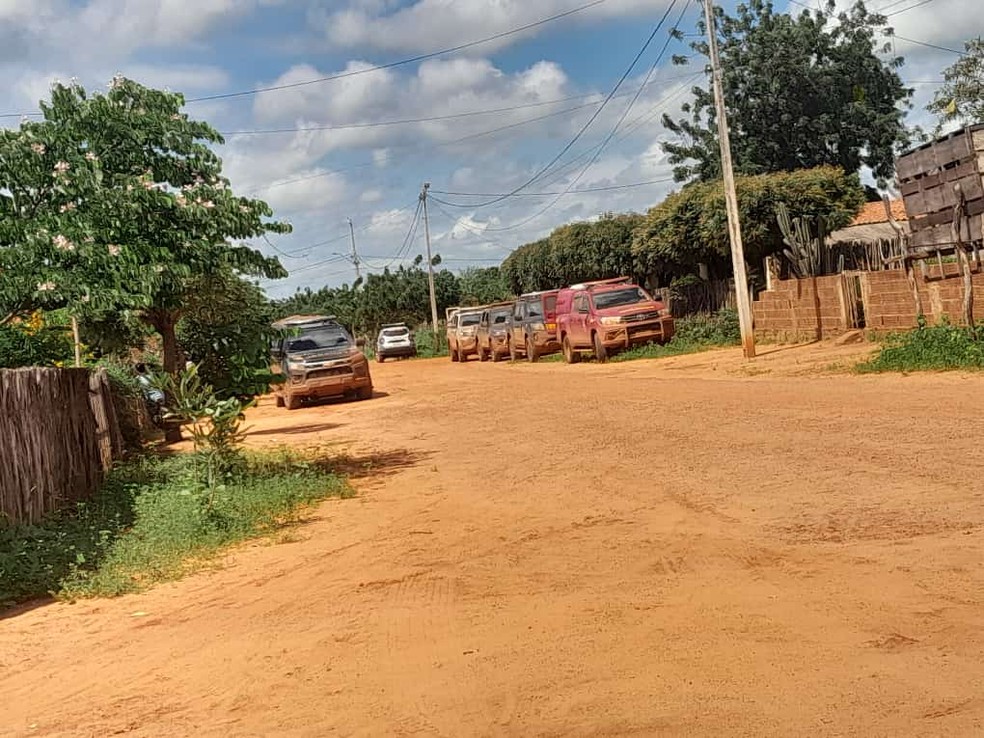Buscas por fugitivos no assentamento Vila Nova I, em Baraúna, no Rio Grande do Norte — Foto: Cedida