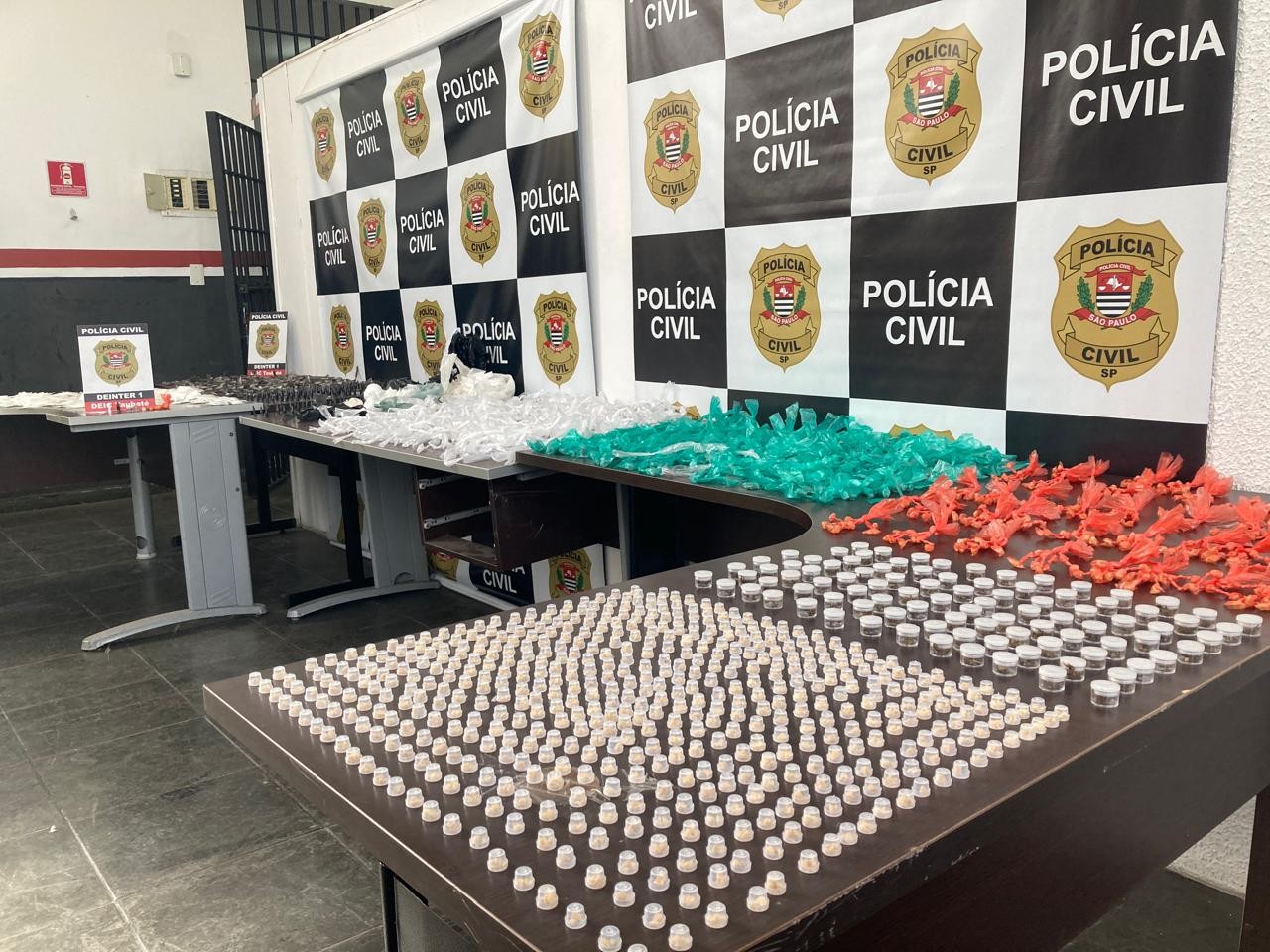 Polícia encontra ‘casa bomba’ de drogas e estima prejuízo de mais de R$ 100 mil a fação criminosa em Pindamonhangaba