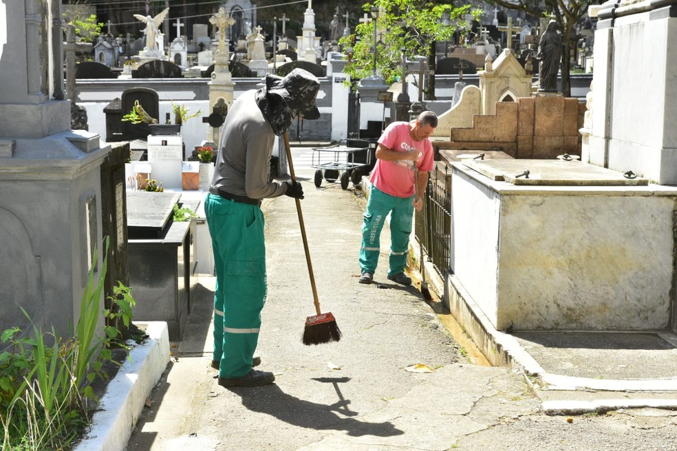 Cemitérios de Petrópolis são preparados para o Dia de Finados — Foto: Ascom Prefeitura de Petrópolis