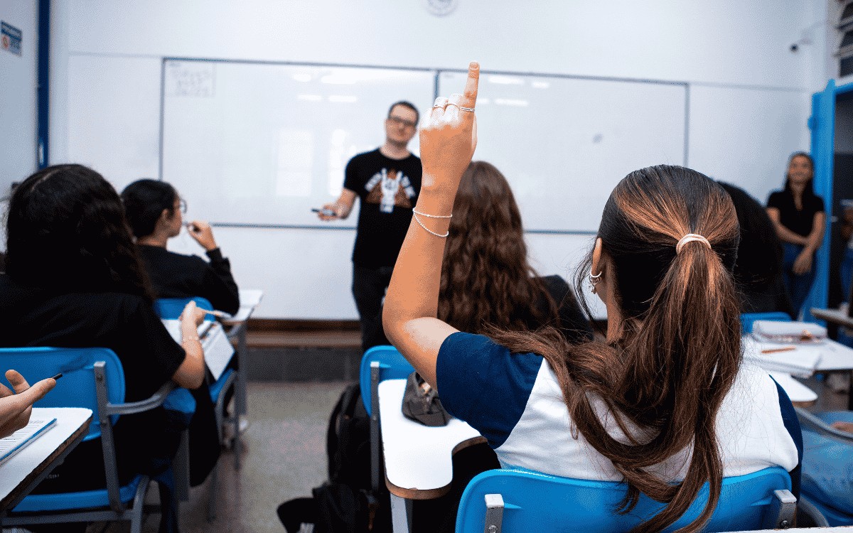 Redação ENEM: professor explica como melhorar o desempenho na prova