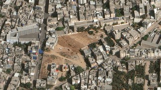 Uma imagem de satélite mostra um cemitério em expansão na rua Marzouq, na cidade de Gaza, em 19 de outubro de 2023. — Foto: Maxar Technologies/Handout via REUTERS