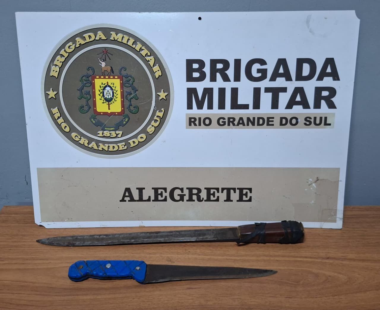 Homem é preso suspeito de tentativa de feminicídio contra companheira grávida no RS; mulher relata agressões com socos e facão