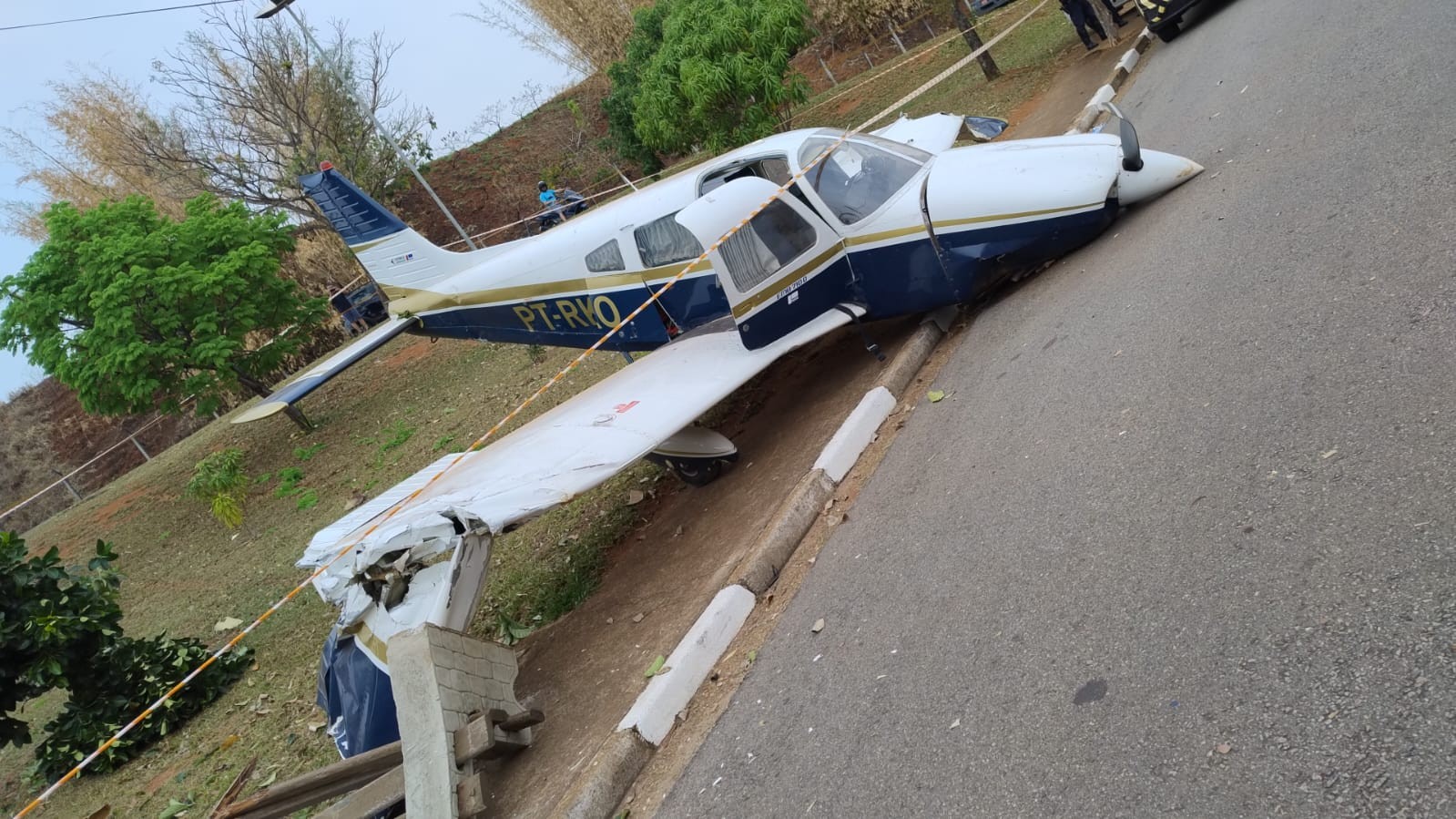 Avião de pequeno porte sofre acidente em Bragança Paulista, SP