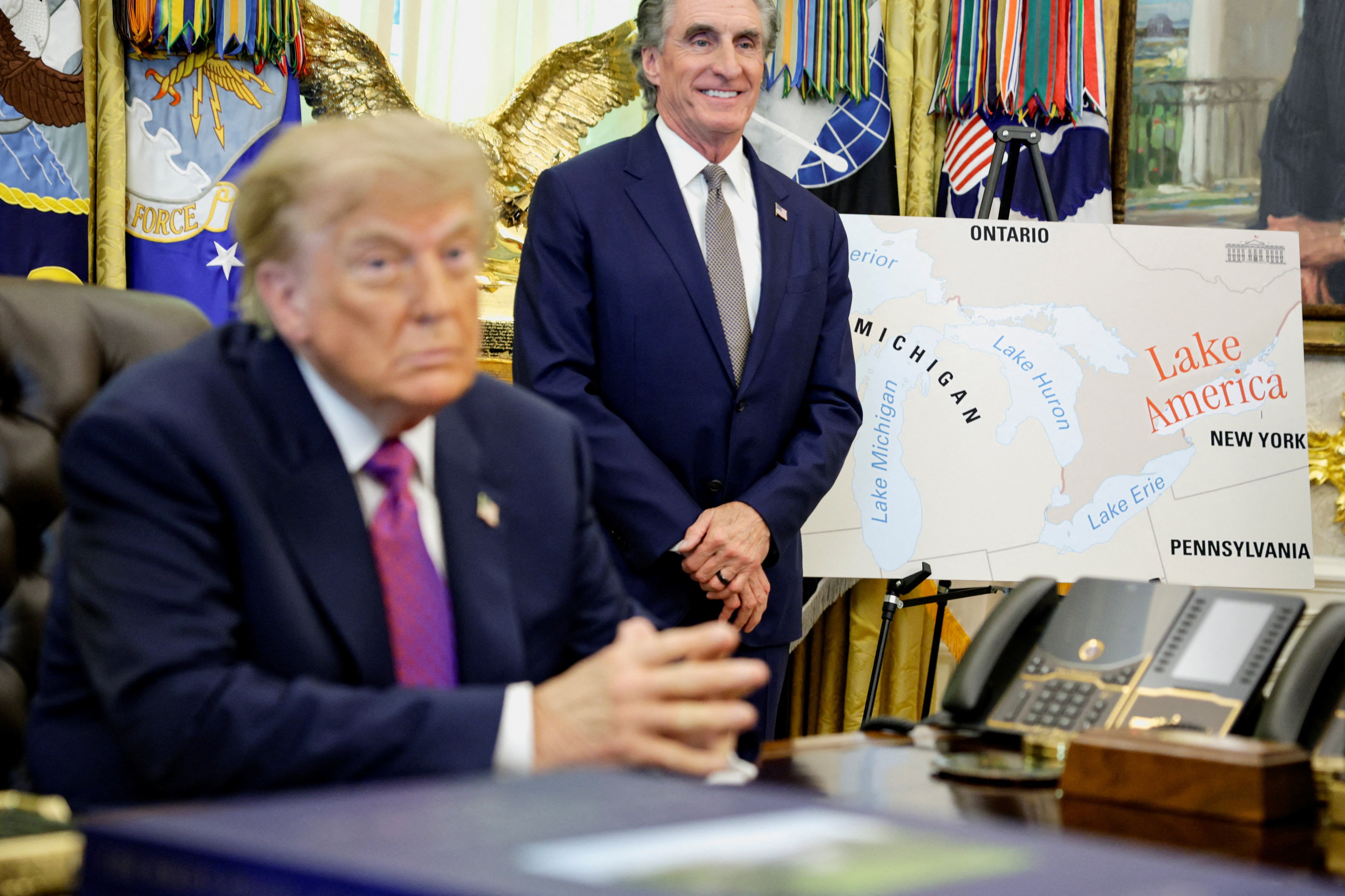 Trump assina ordem executiva para renomear Lago Ontário como Lago América: 'Agora só falta o Oceano'