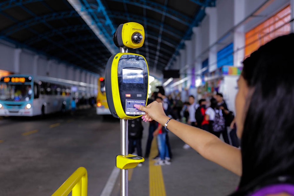 Passe Livre Estudantil dá direito a meia-passagem em ônibus de Manaus — Foto: João Viana/Semcom