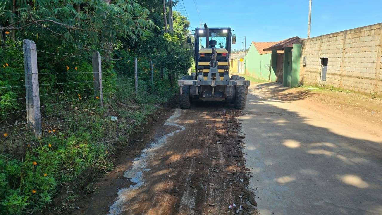 Governo Social: melhorias em estradas do Agudo dos Frias já começam em Bragança