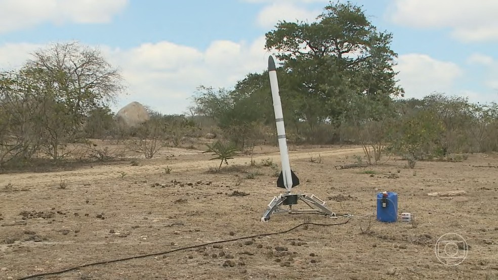 Foguete desenvolvido na UFPB ajuda a recuperar áreas da Caatinga — Foto: Jornal Nacional/ Reprodução