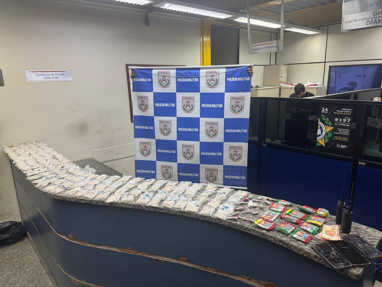 Homem e dois jovens são preso com drogas em Barra Mansa