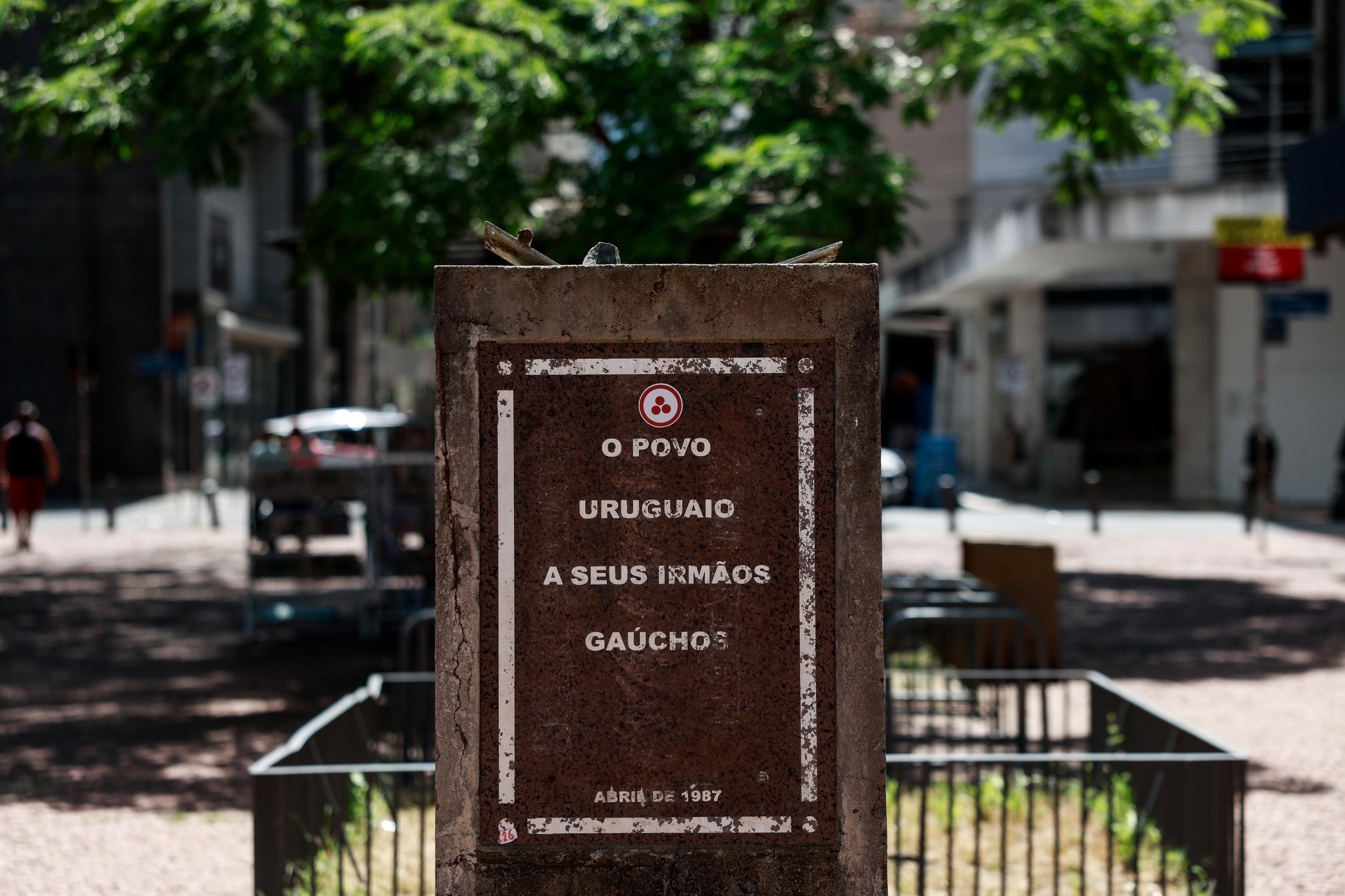 Entenda por que monumentos históricos sumiram de praça em Porto Alegre