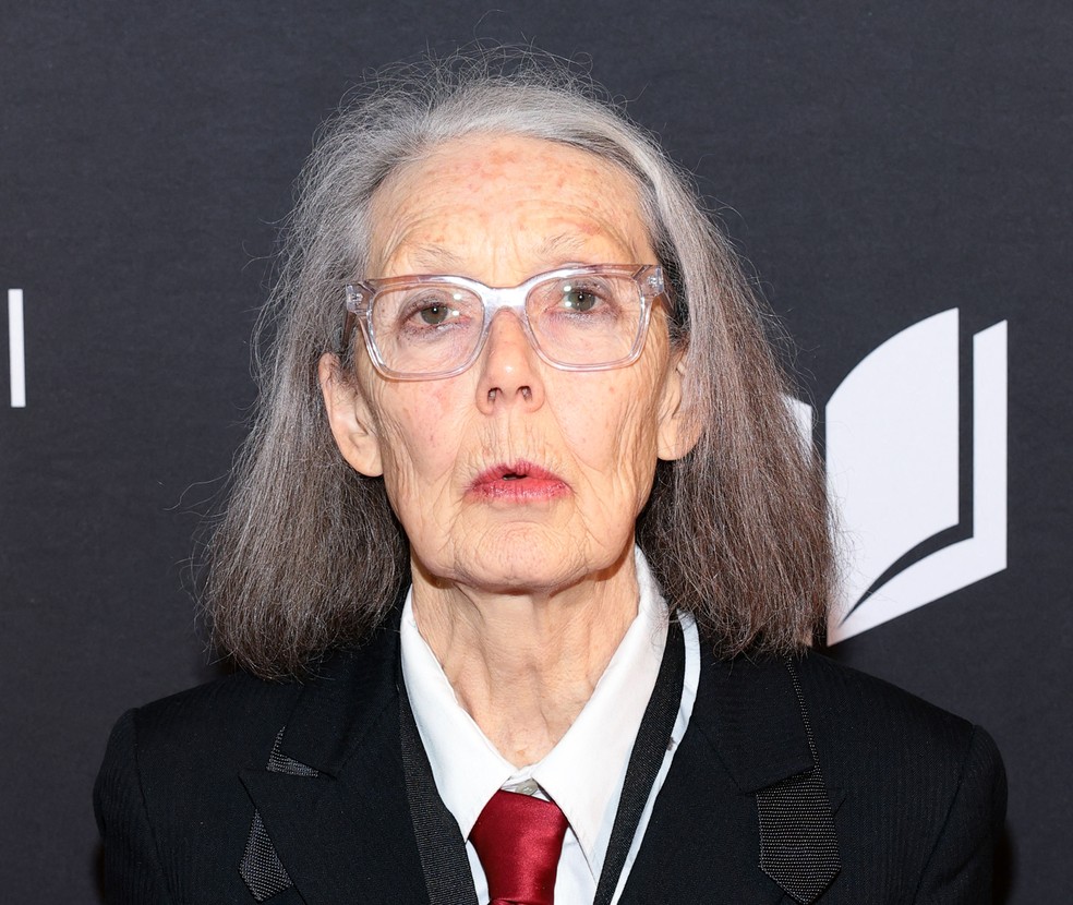 A escritora canadense Anne Carson na 75ª edição do National Book Awards no Cipriani Wall Street em 20 de novembro de 2024, na cidade de Nova York. — Foto: DIMITRIOS KAMBOURIS / GETTY IMAGES NORTH AMERICA / AFP