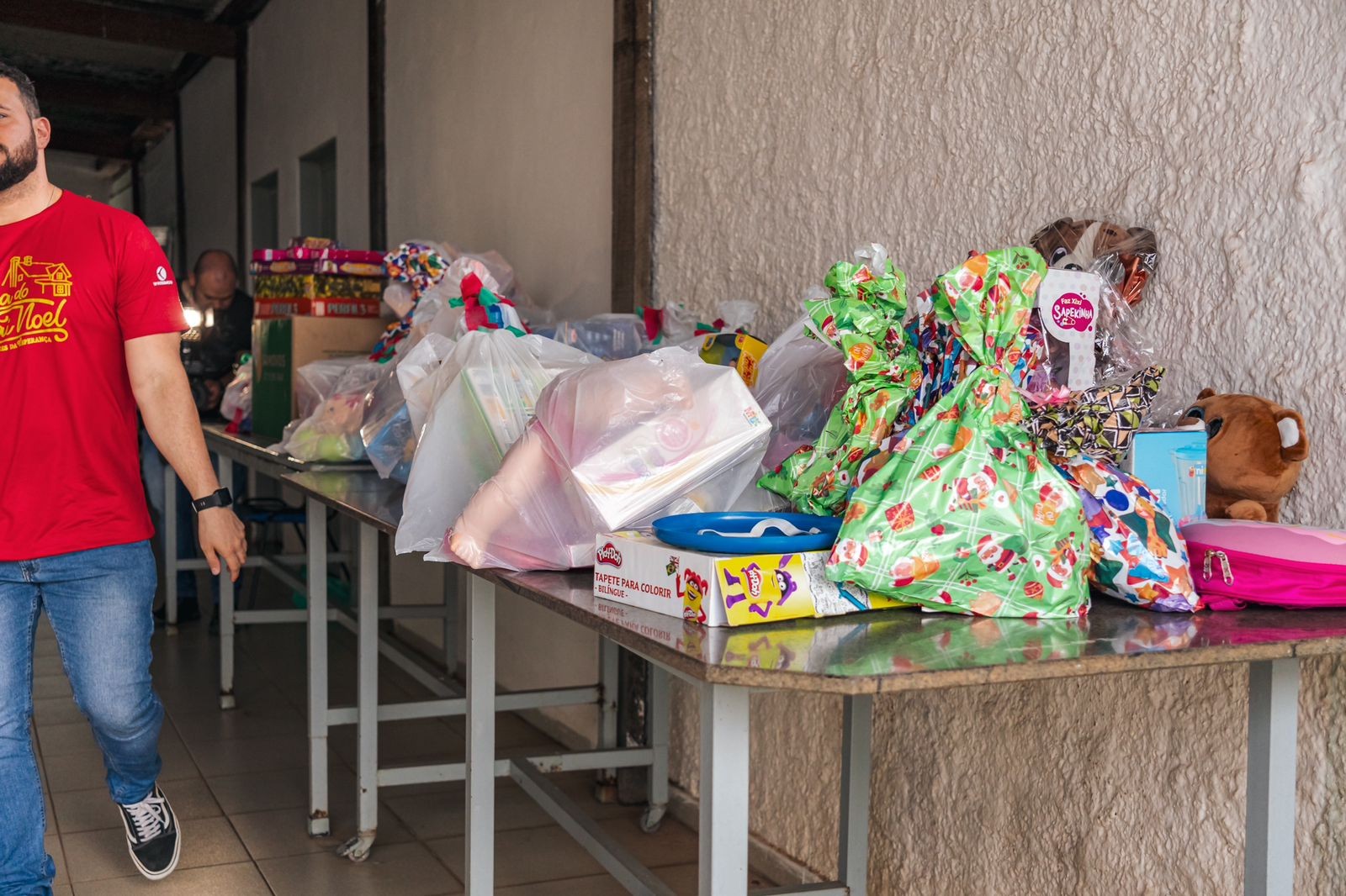 Quase 1.500 brinquedos arrecadados na campanha 'Luzes da Esperança' são entregues para crianças de 4 instituições de Uberlândia