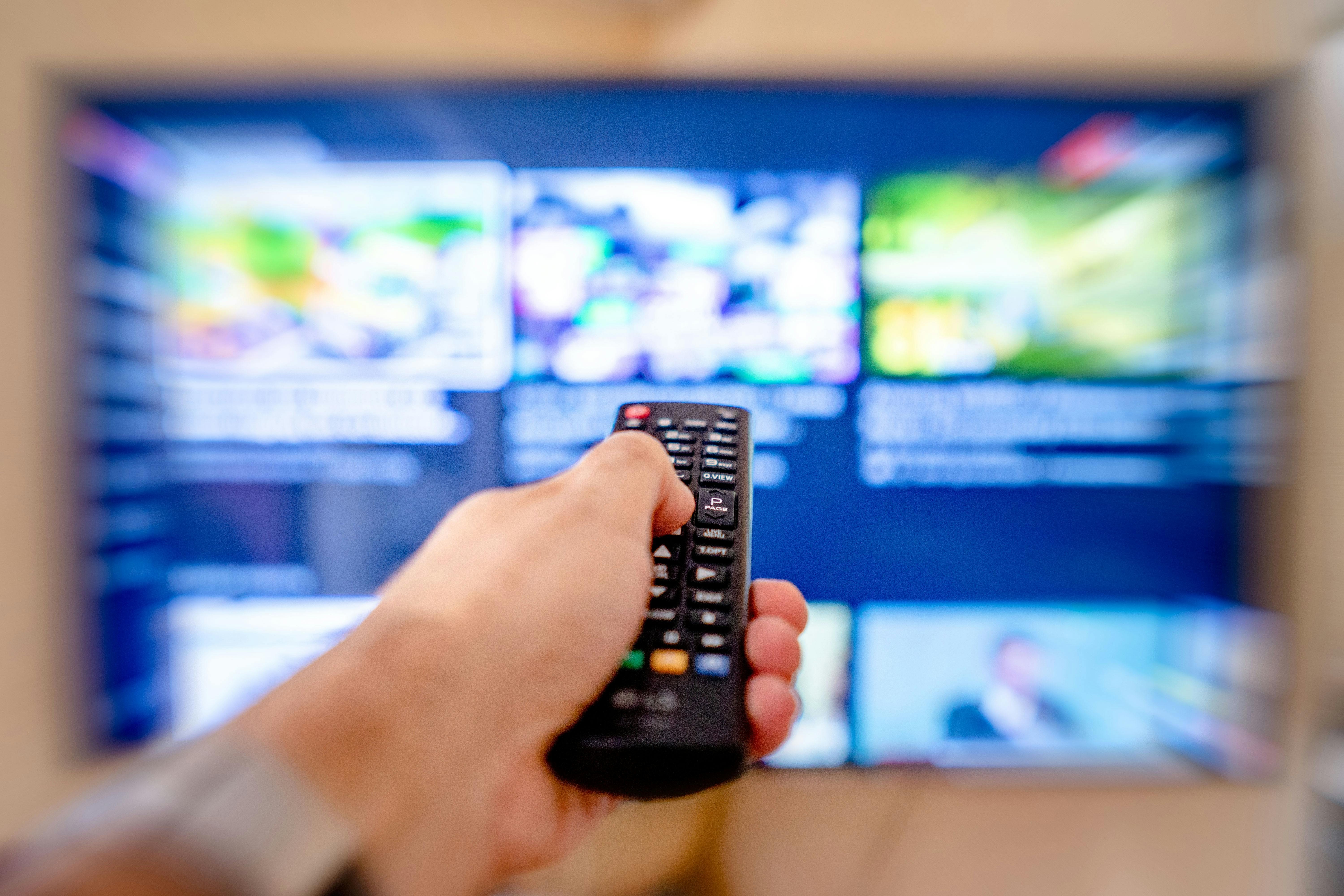 entenda as diferenças tecnológicas antes de comprar uma TV nova — LED, Mini LED, QLED e OLED
