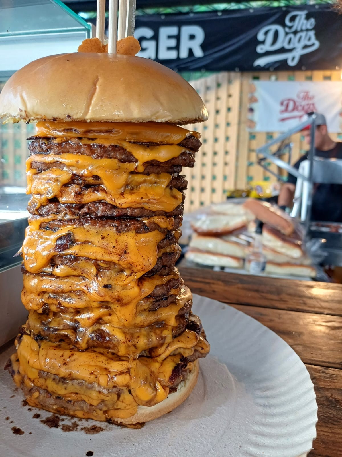 Coxinha de 3 kg, churros de 1 metro e cachorro-quente com até 8 salsichas: Festival de Comida Gigante volta a Juiz de Fora