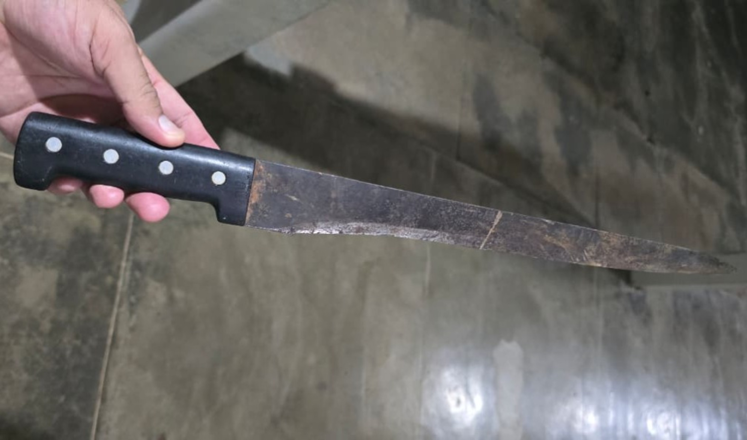 Jovem é preso por tentar matar outro durante briga de terçados em Normandia