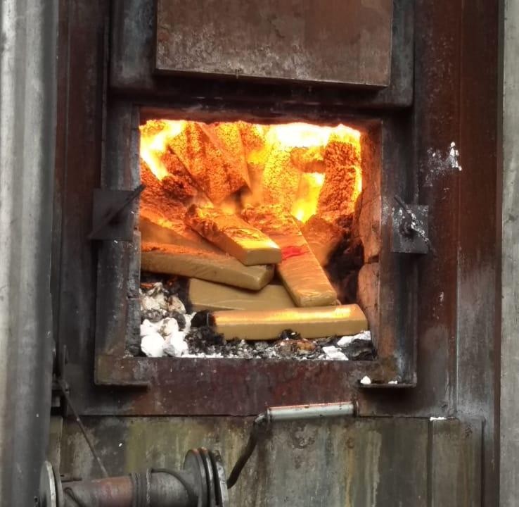 Mais de duas toneladas de drogas apreendidas na Baixada Santista são ...